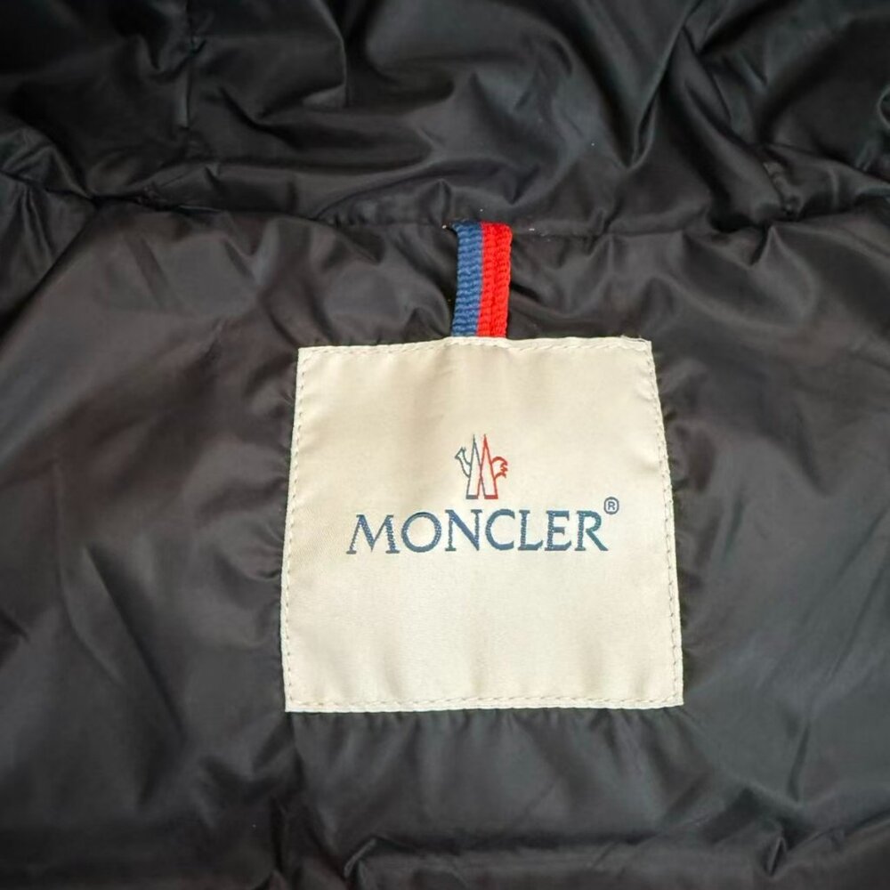 Moncler Short Puffer Jacket - Black, Cinched Waist & Removable Fur Hood - Picture 5 of 8